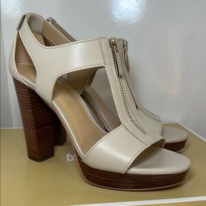 Michael Kors Women’s Cream &  Brown High Heel Shoes, Size 6, Excellent New Con.